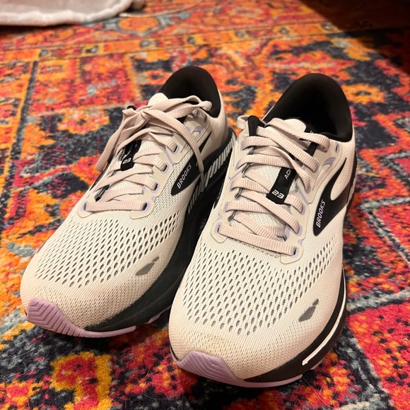 Brooks Women's Adrenaline GTS Running Shoes - Gray - Picture 2 of 3